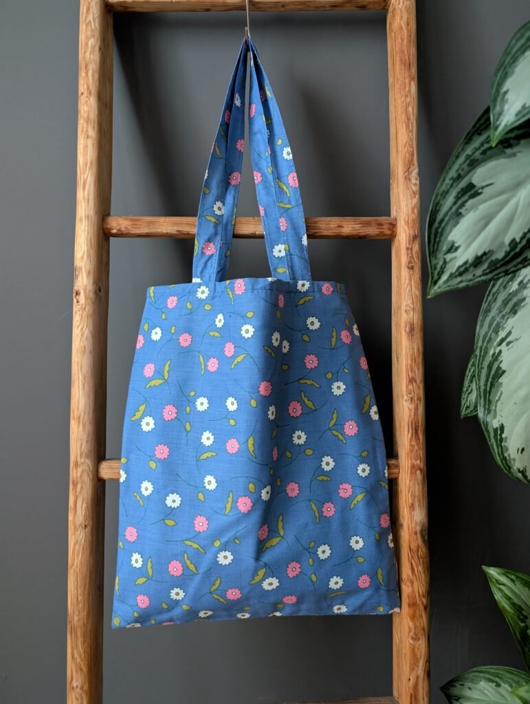 Tote bag - blue with pink flowers