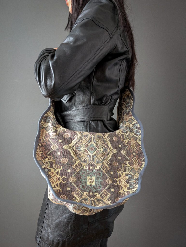 Wavy crossbody bag