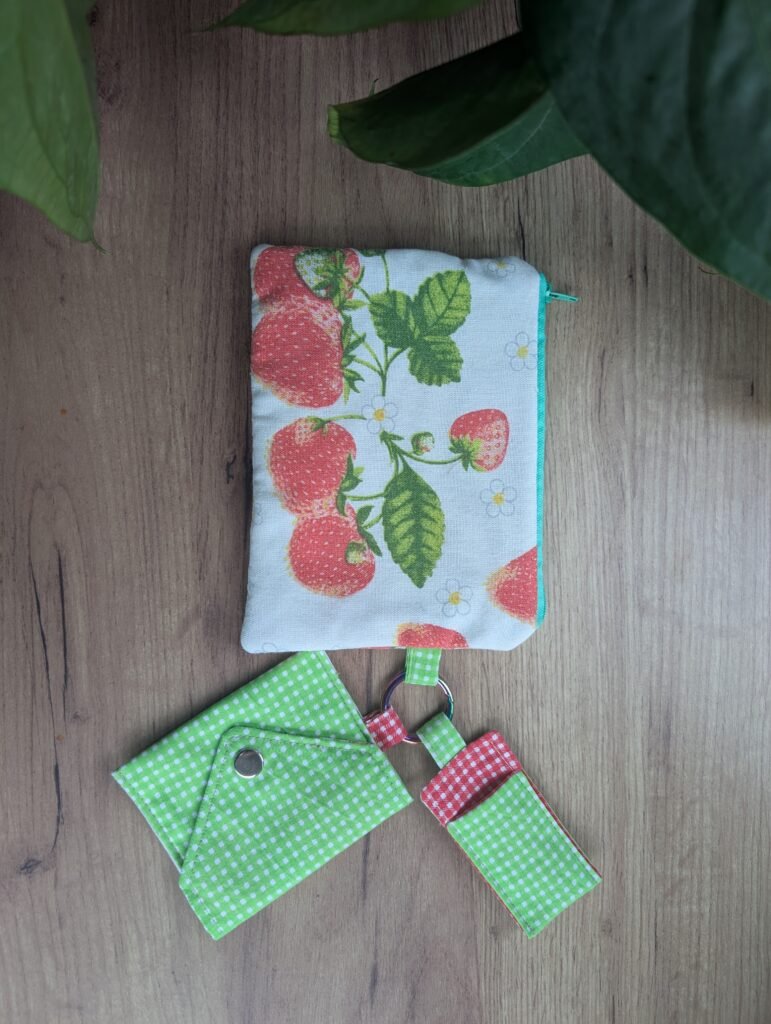 set organizator geanta - strawberries