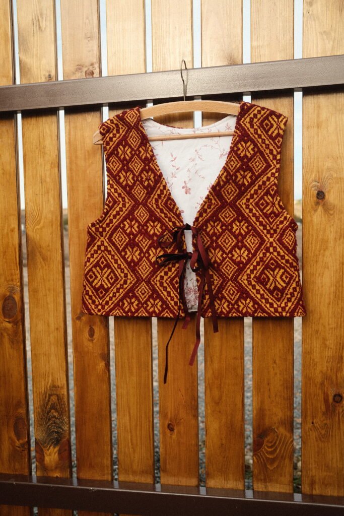 Folk vest - S/M - red&yellow